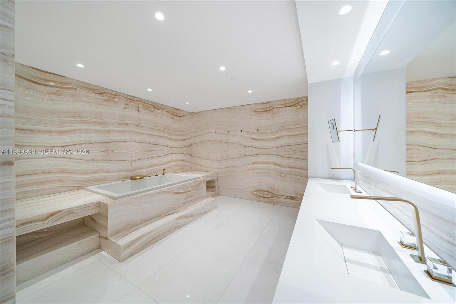 300 S Pointe Dr # 5 Unit: PH-5