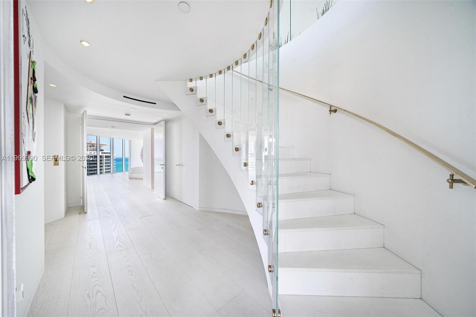 300 S Pointe Dr # 5 Unit: PH-5