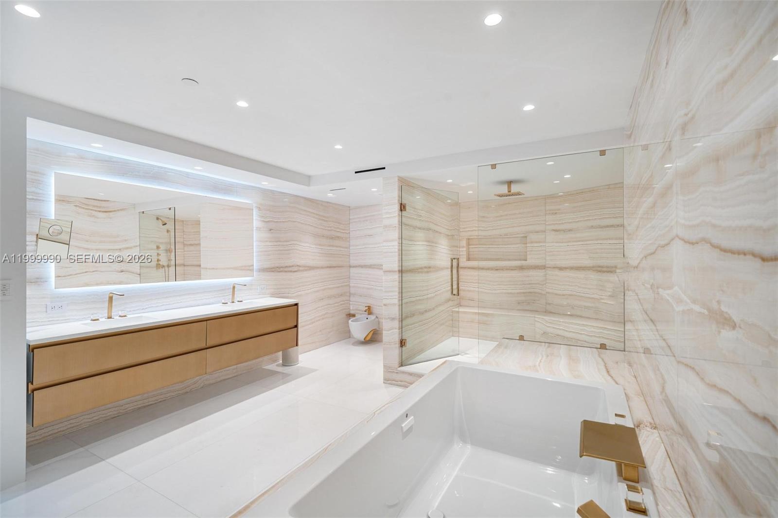 300 S Pointe Dr # 5 Unit: PH-5