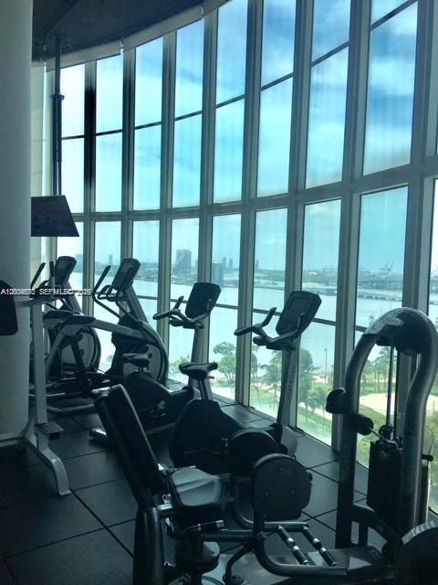 1800 N Bayshore Dr # 2107