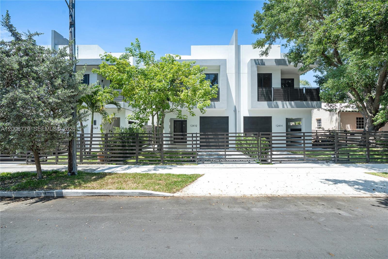 1241-2 SW 23th