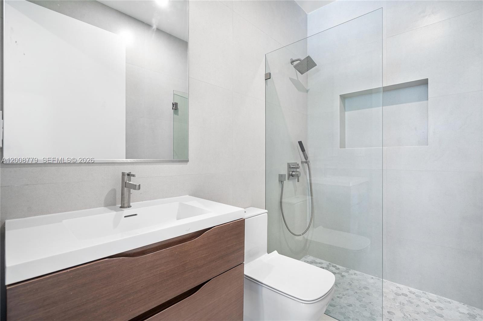 1241-2 SW 23th