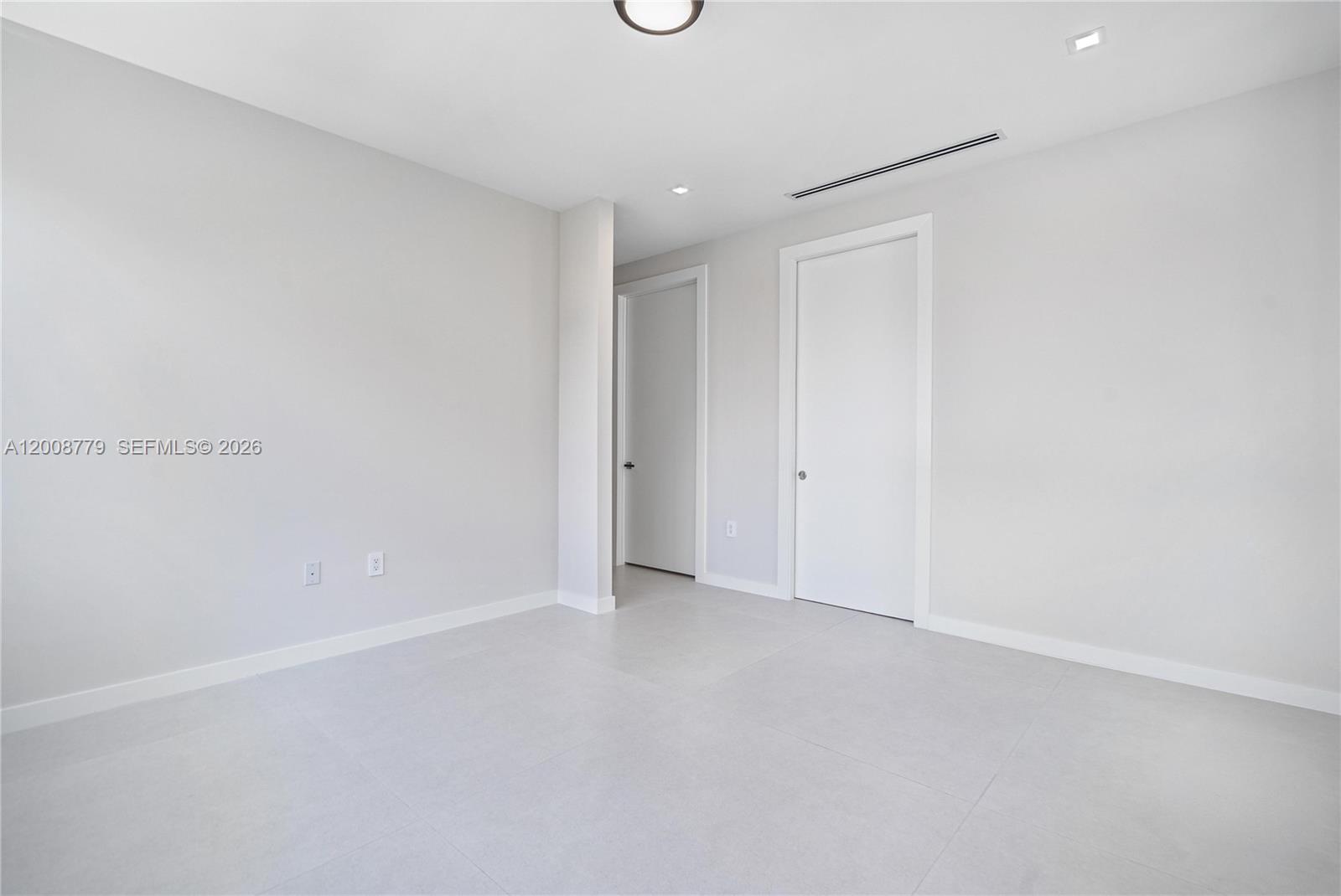 1241-2 SW 23th