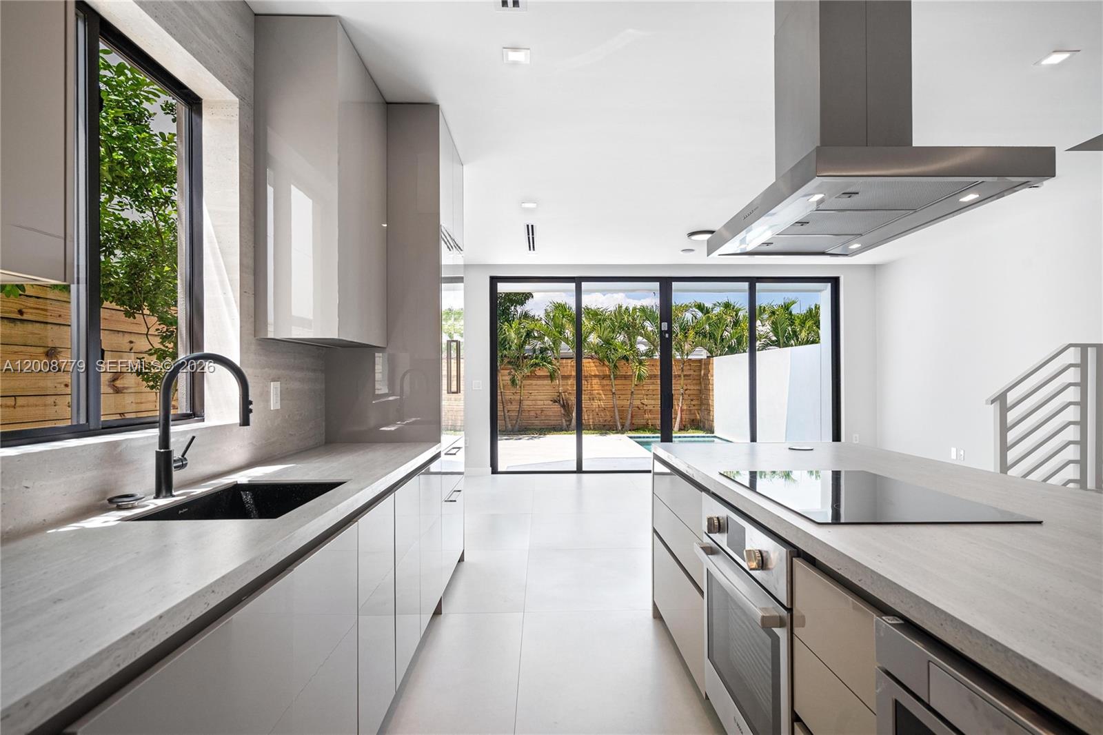1241-2 SW 23th