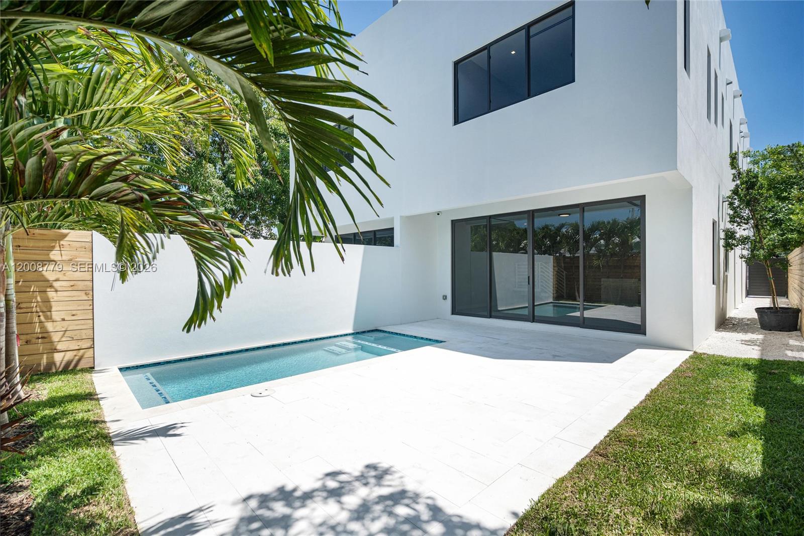 1241-2 SW 23th