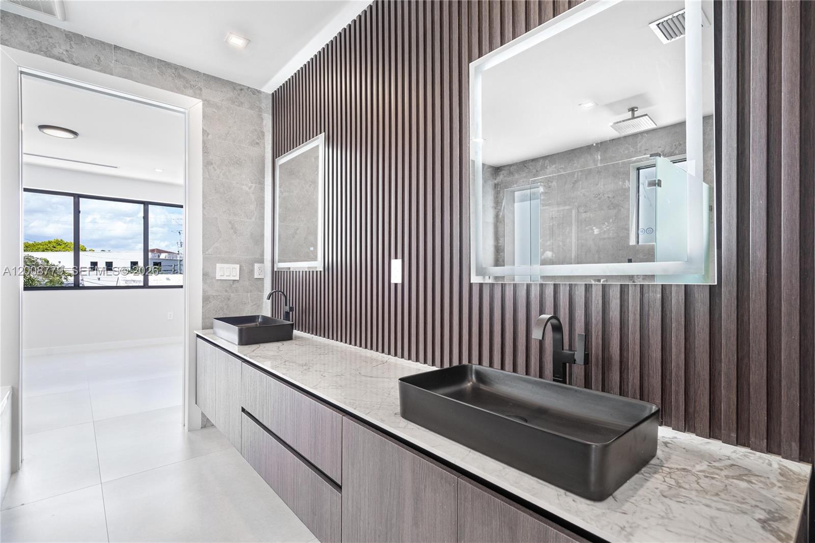 1241-2 SW 23th