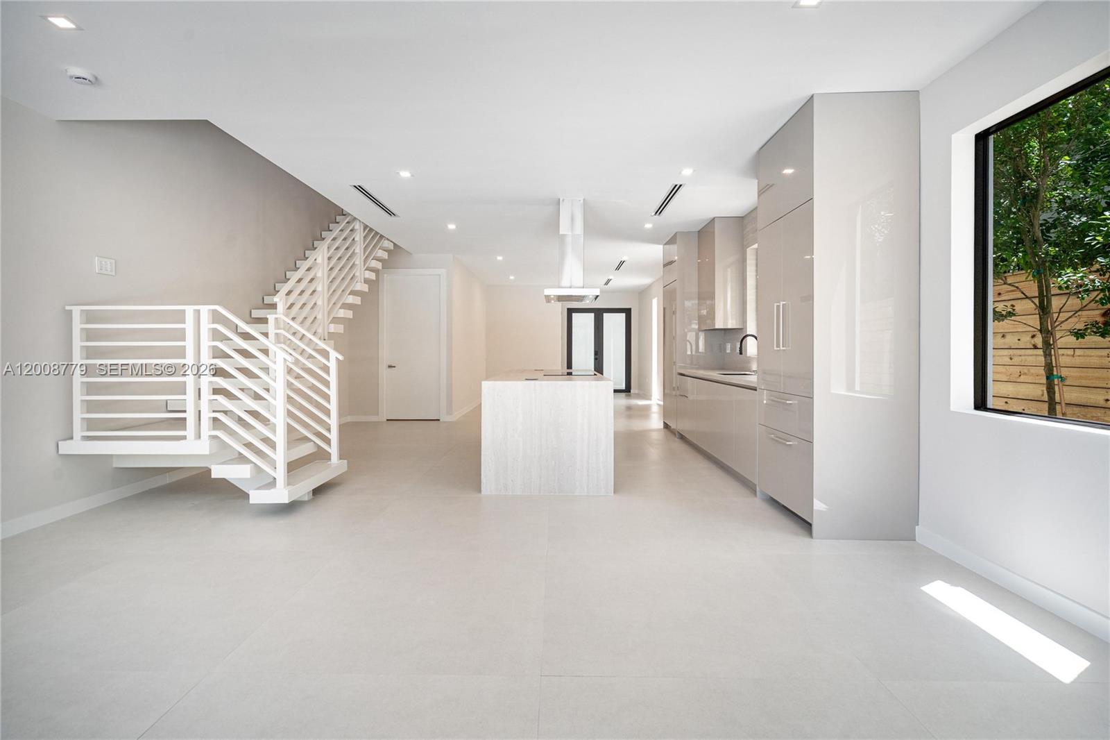 1241-2 SW 23th