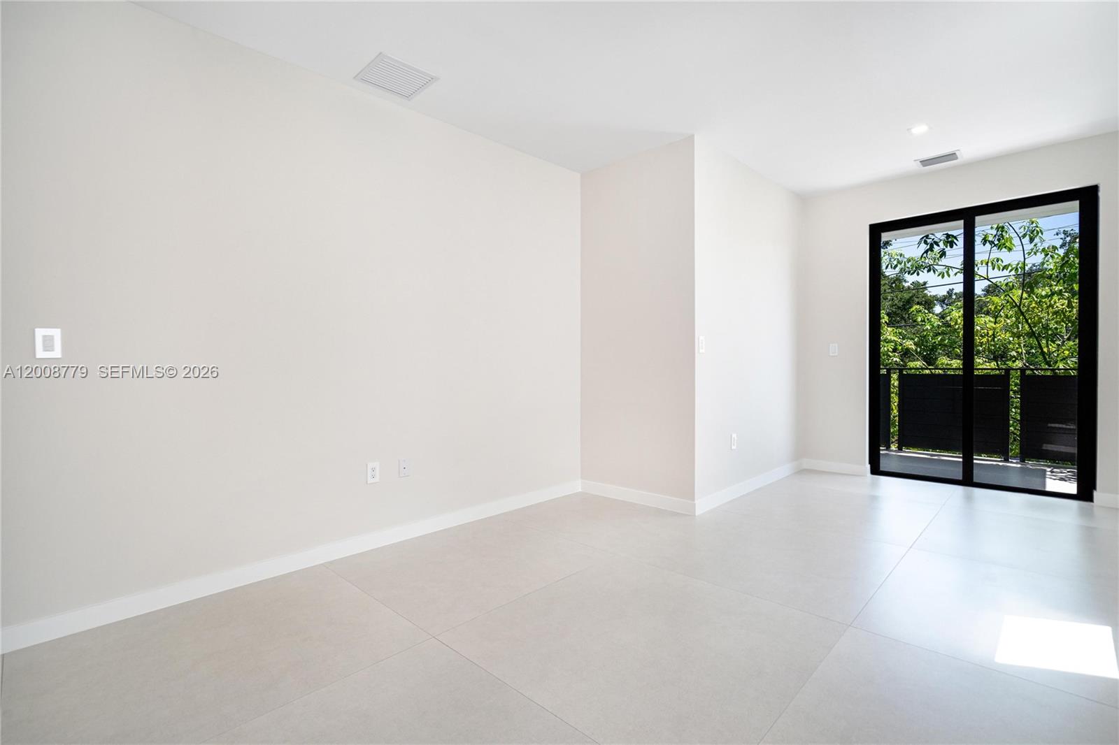 1241-2 SW 23th