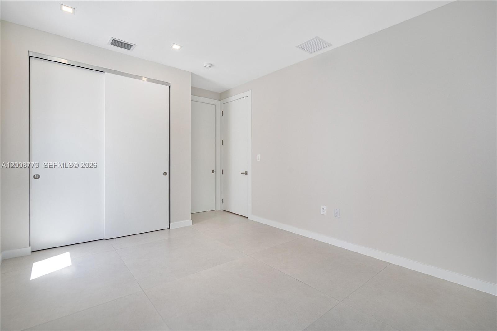 1241-2 SW 23th
