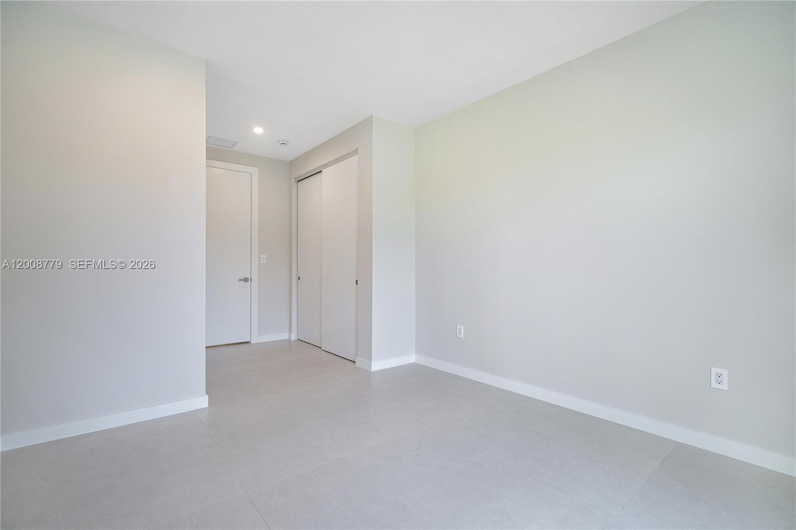 1241-2 SW 23th
