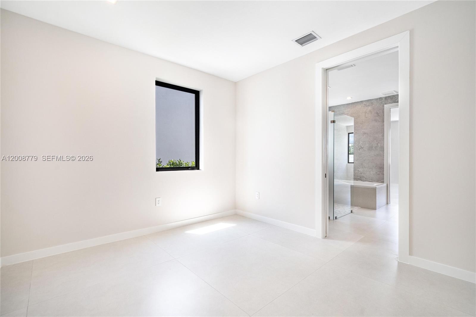 1241-2 SW 23th