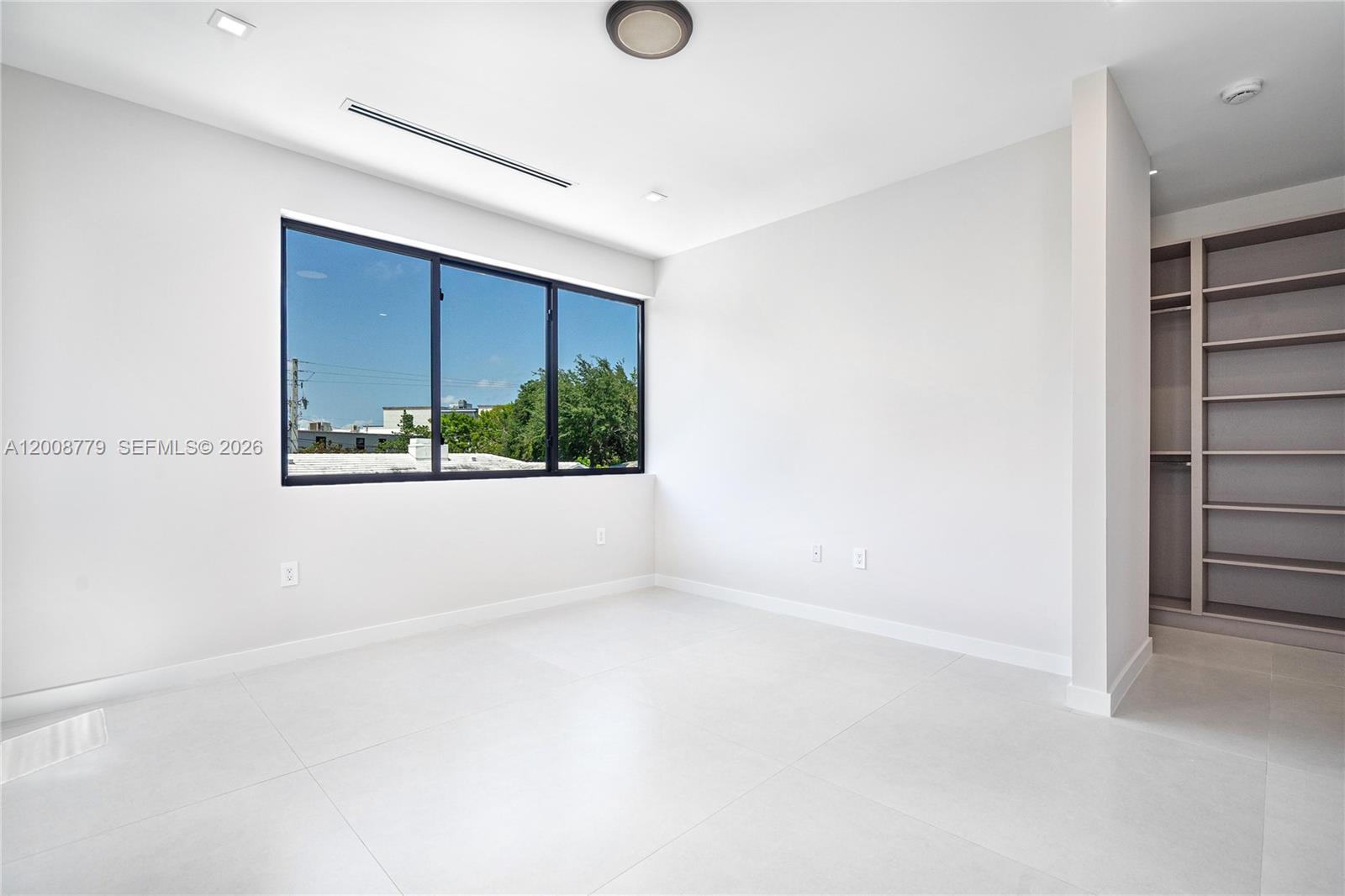 1241-2 SW 23th