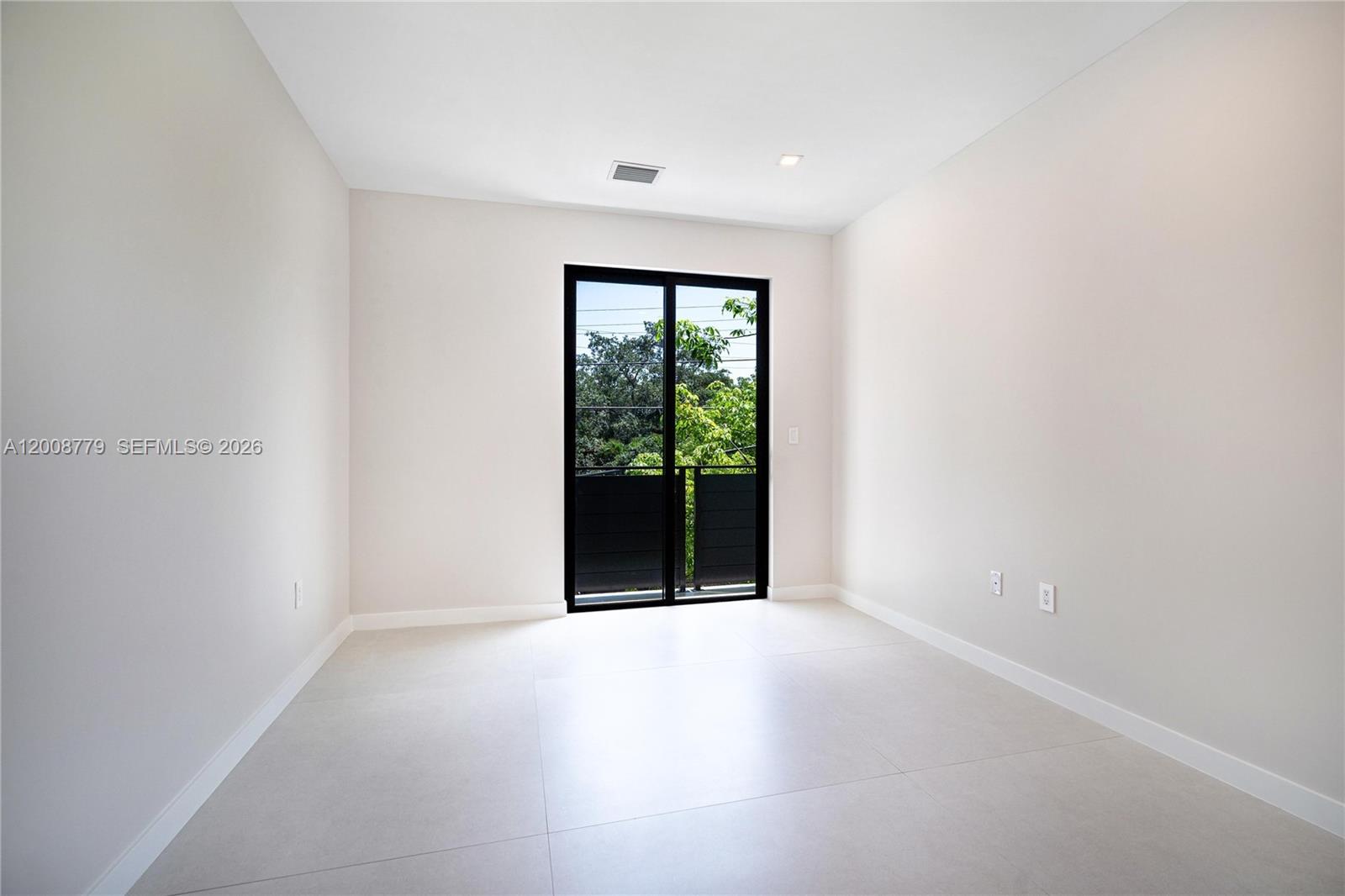 1241-2 SW 23th