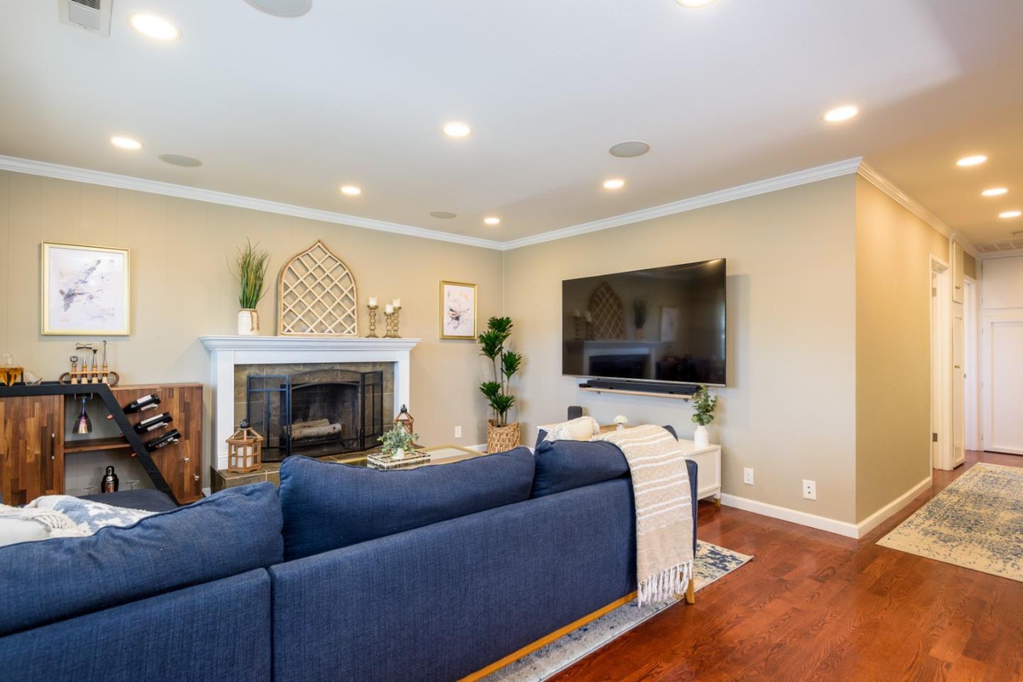 1168 Cervantes WAY