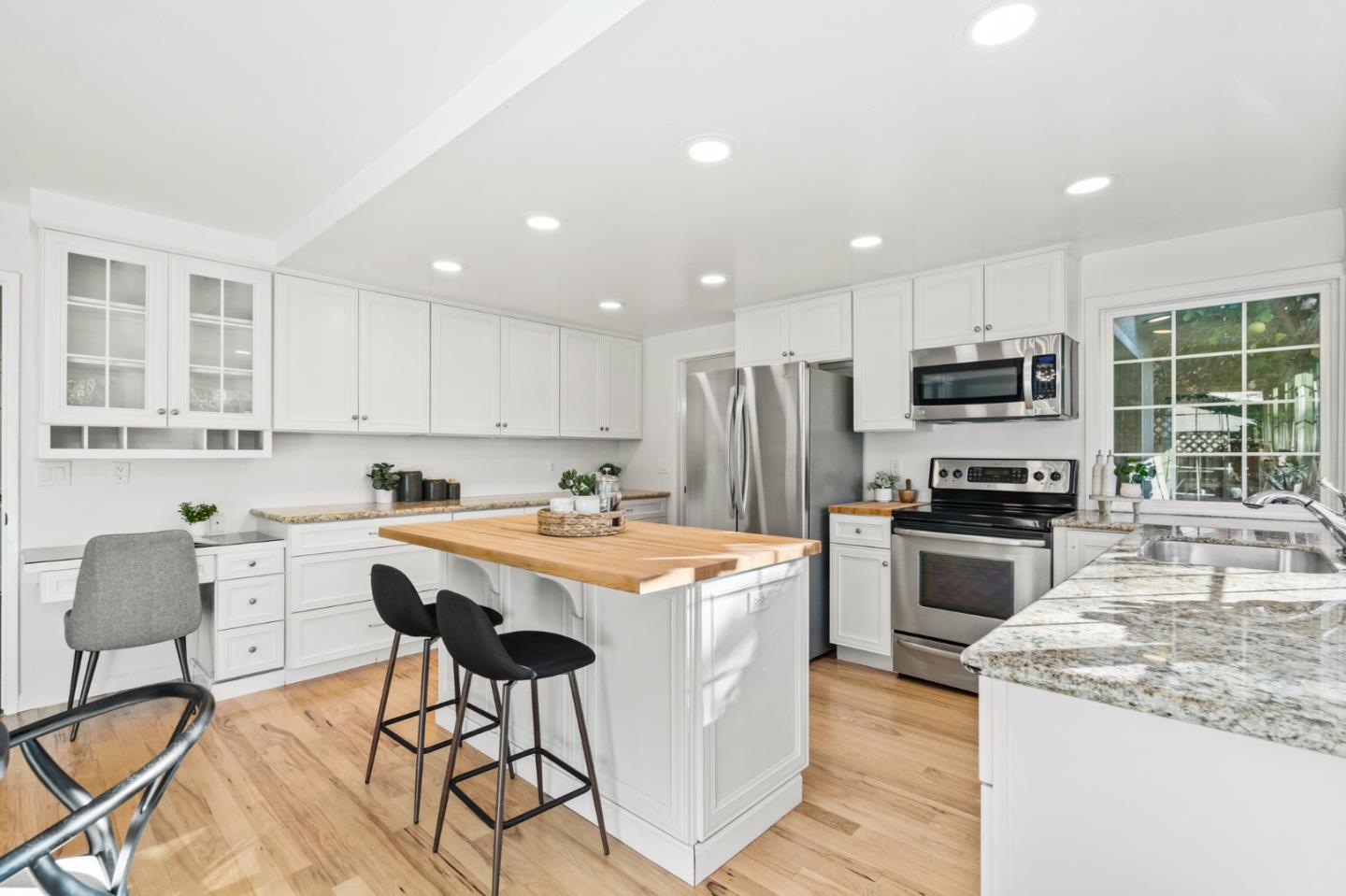 879 Savory DR
