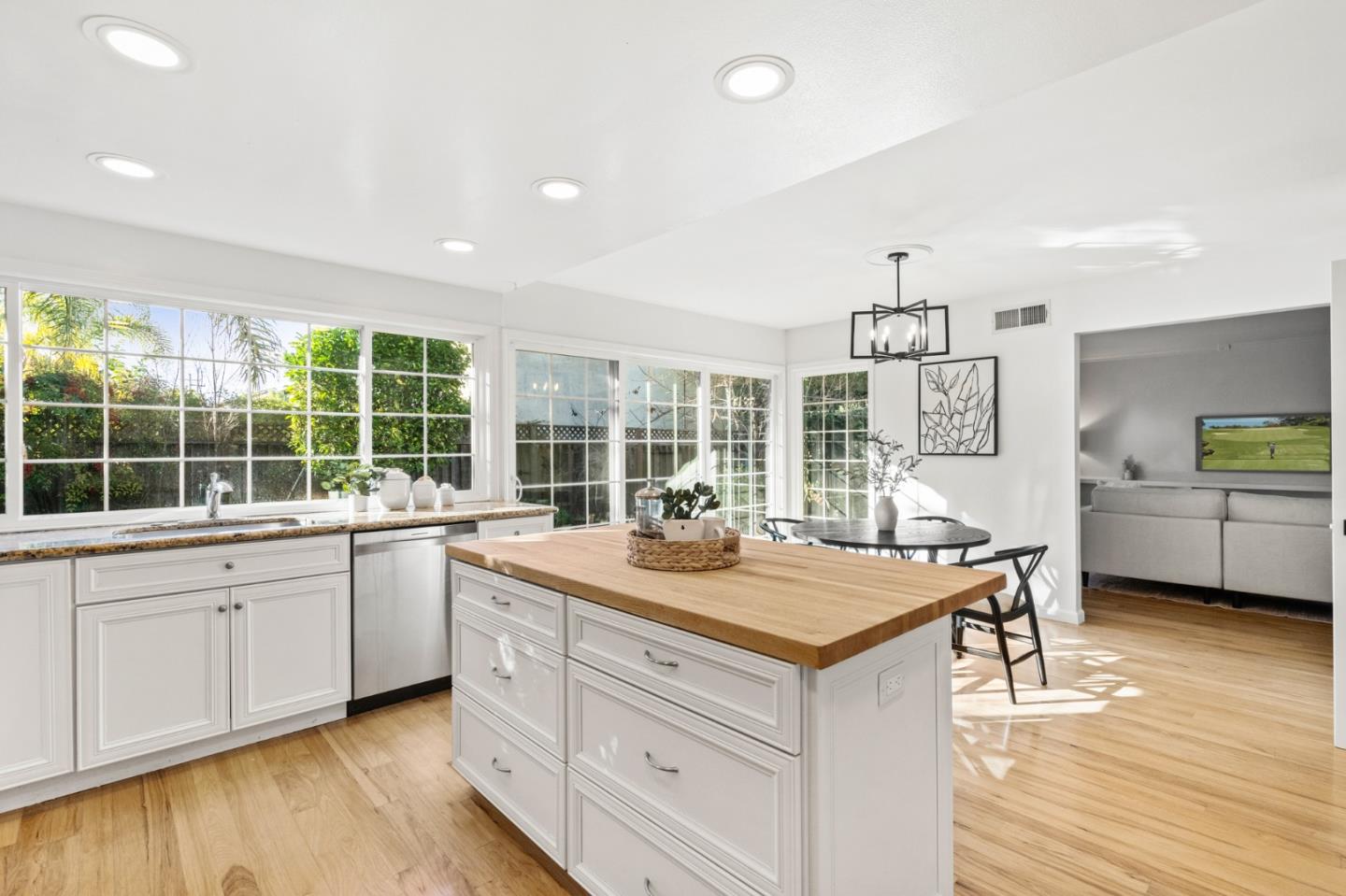 879 Savory DR