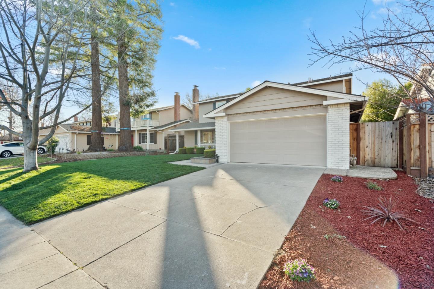 879 Savory DR
