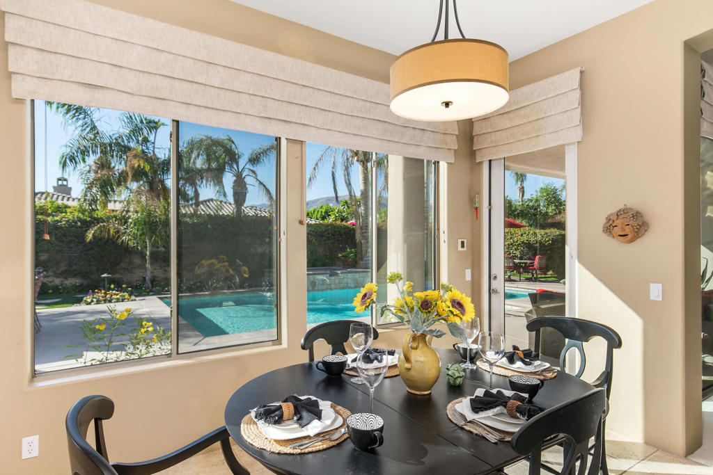 87 Avenida Lirio Blanco