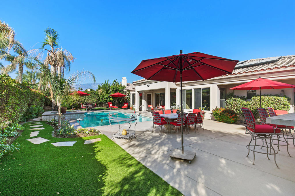 87 Avenida Lirio Blanco