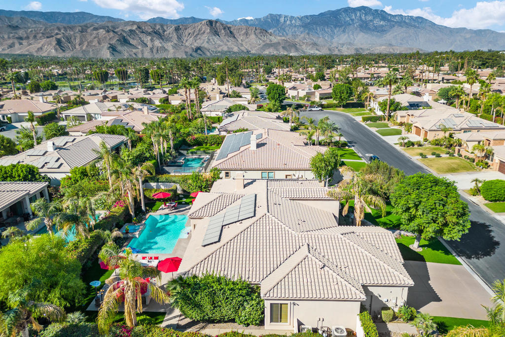 87 Avenida Lirio Blanco