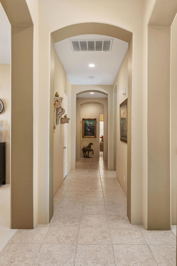 87 Avenida Lirio Blanco