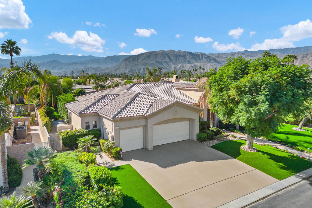 87 Avenida Lirio Blanco