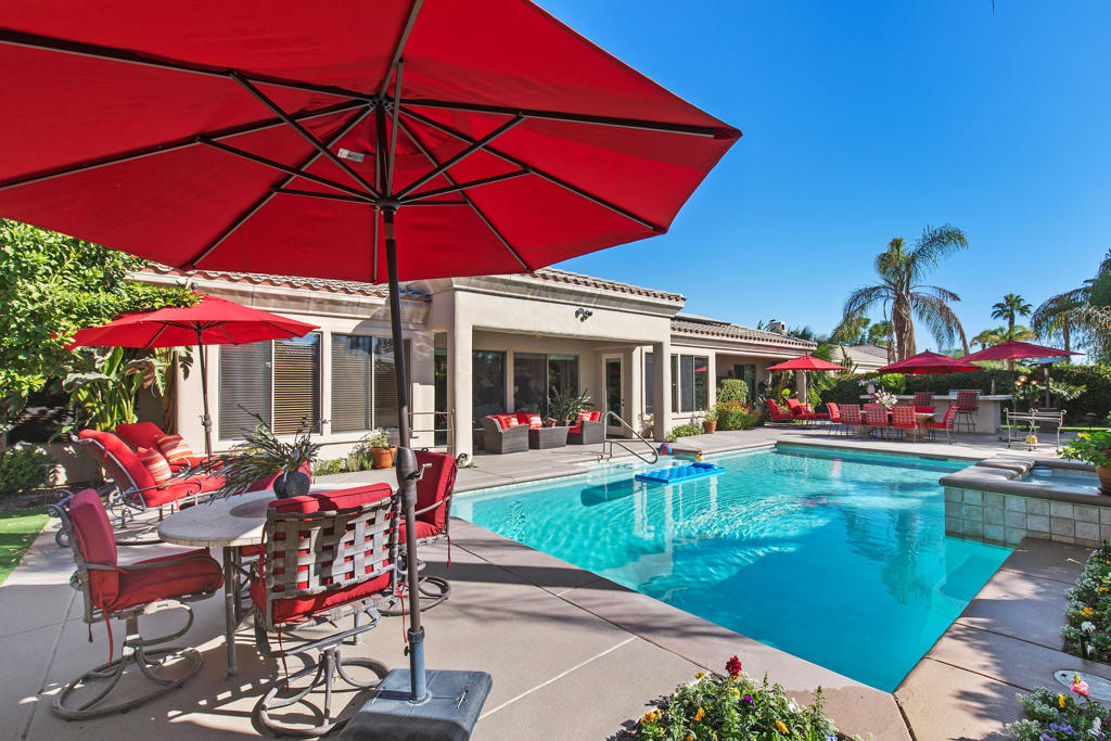 87 Avenida Lirio Blanco