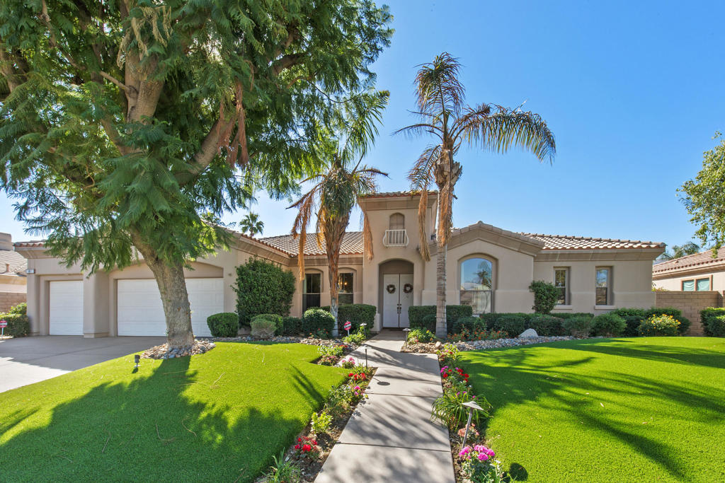 87 Avenida Lirio Blanco