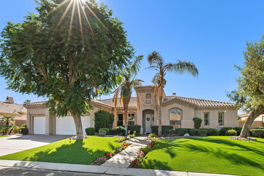 87 Avenida Lirio Blanco