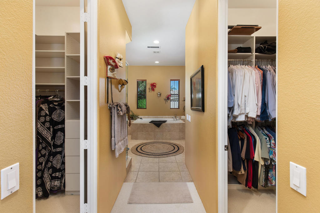 87 Avenida Lirio Blanco