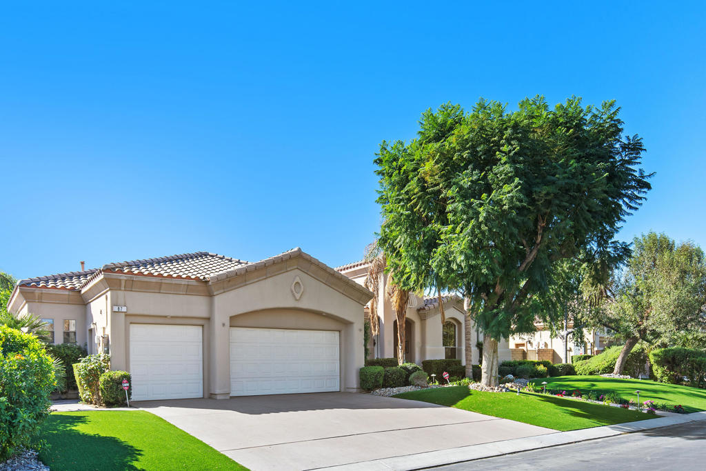 87 Avenida Lirio Blanco