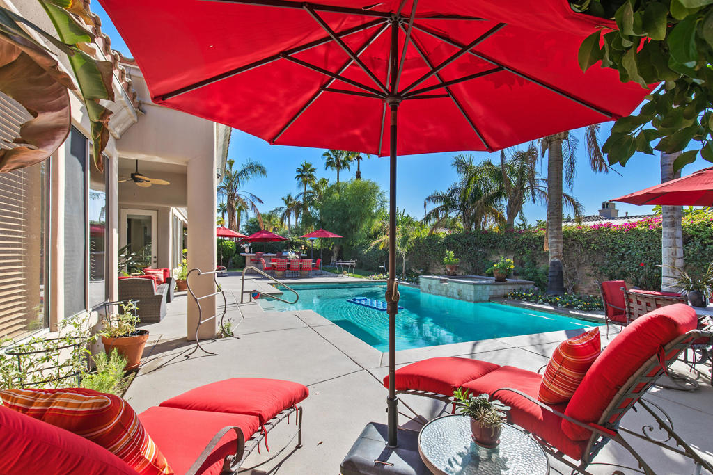 87 Avenida Lirio Blanco