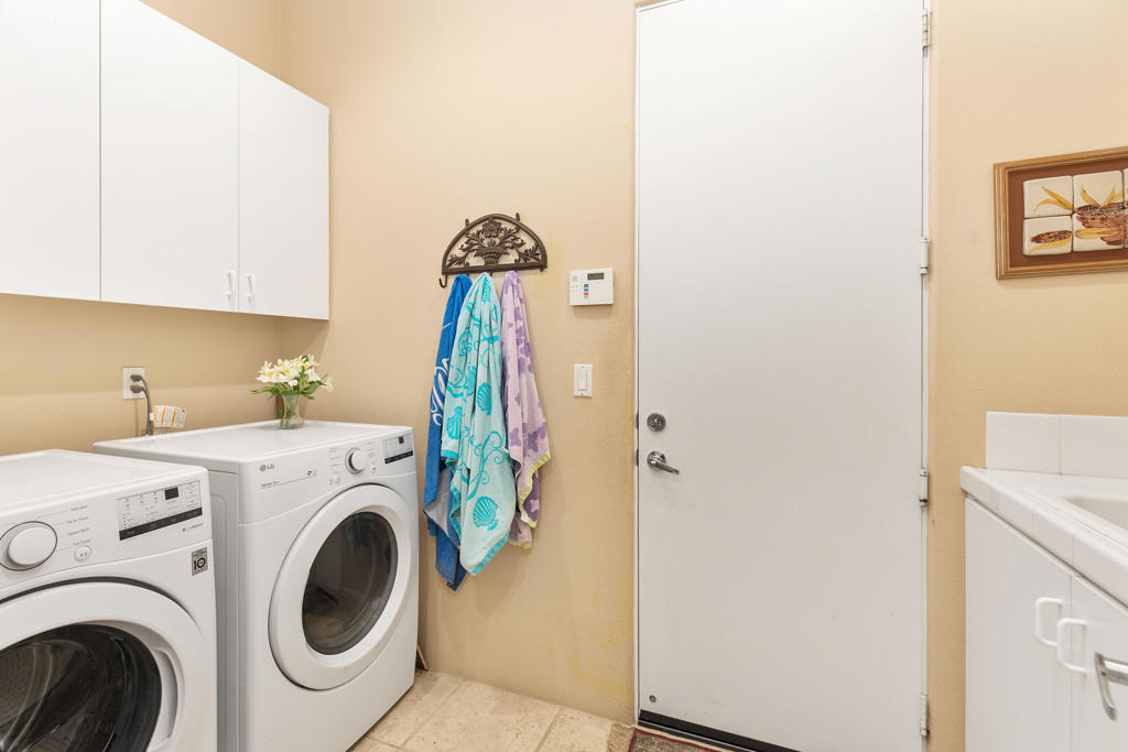 87 Avenida Lirio Blanco