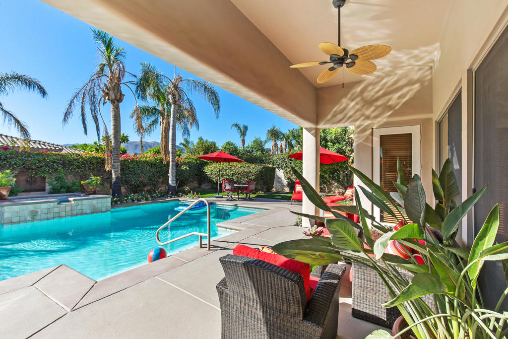 87 Avenida Lirio Blanco