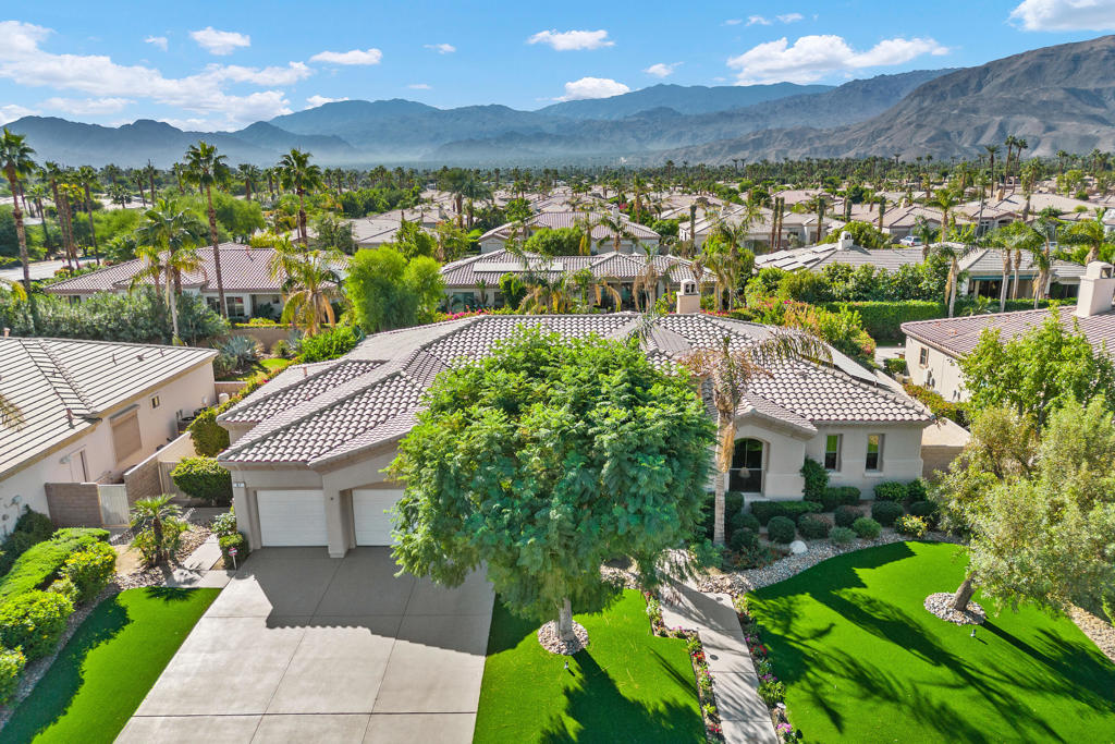 87 Avenida Lirio Blanco