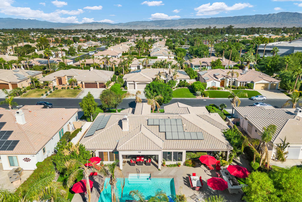 87 Avenida Lirio Blanco