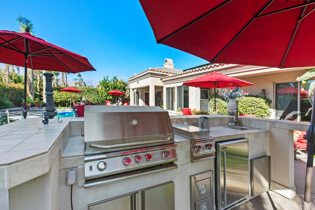 87 Avenida Lirio Blanco