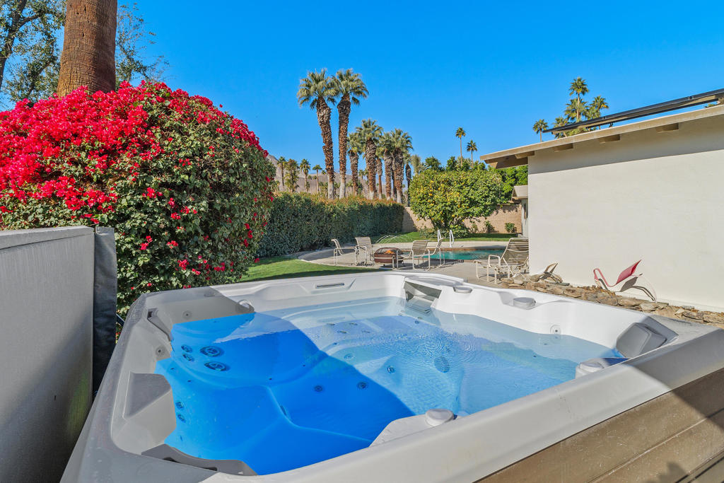 70801 Fairway Drive