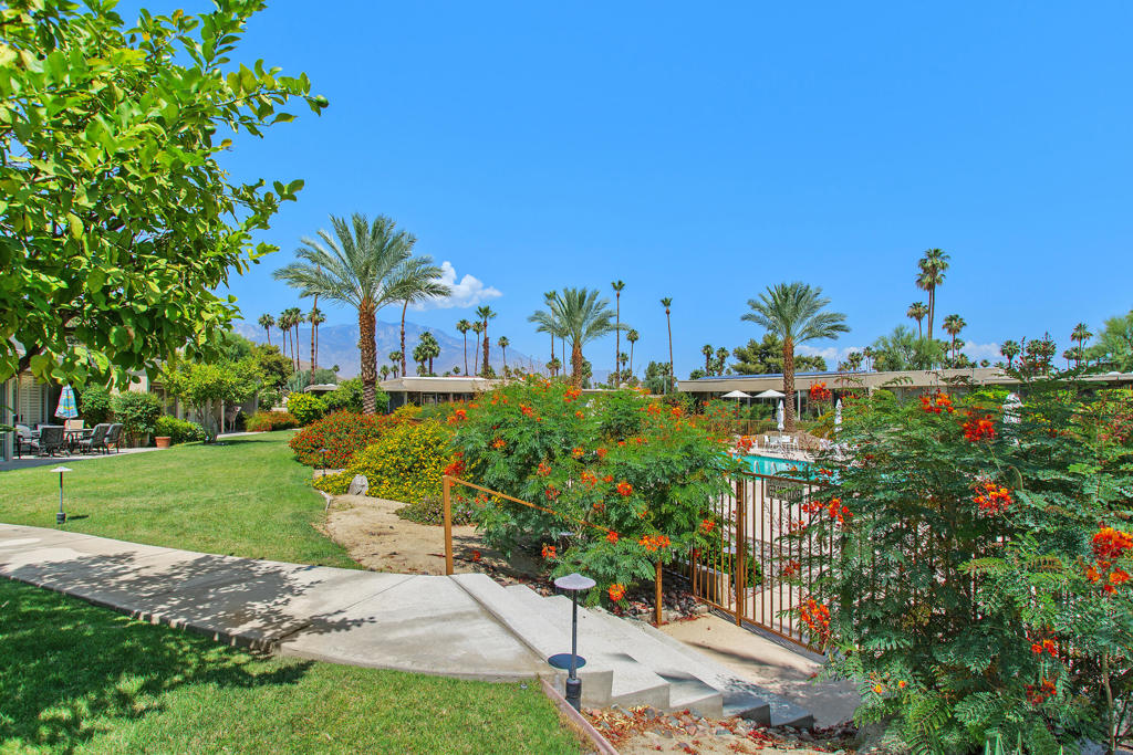 1020 Tamarisk West Street