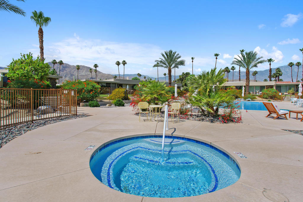 1020 Tamarisk West Street