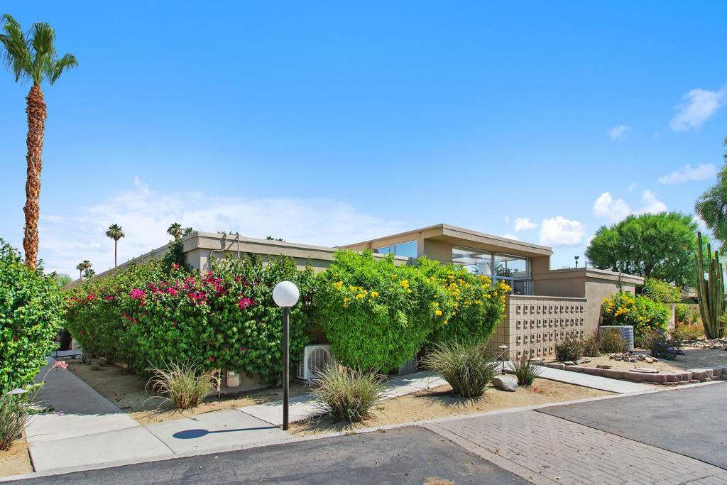 1020 Tamarisk West Street