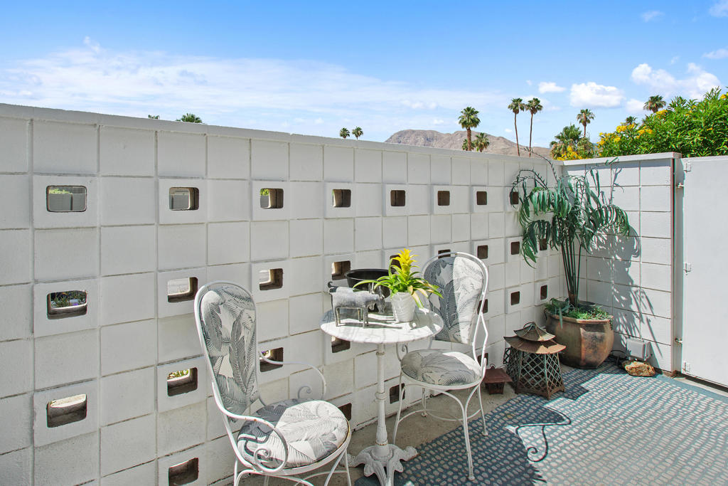 1020 Tamarisk West Street