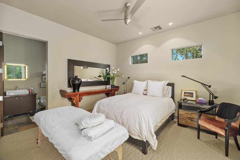 81 Royal Saint Georges Way