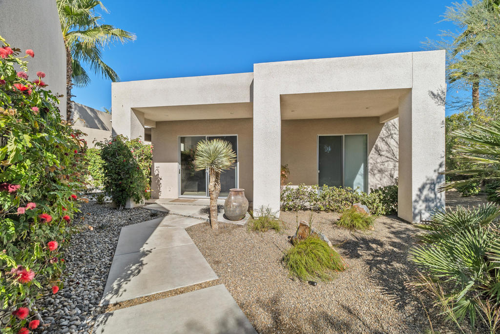 81 Royal Saint Georges Way