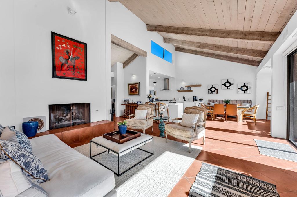 511 Desert West Drive