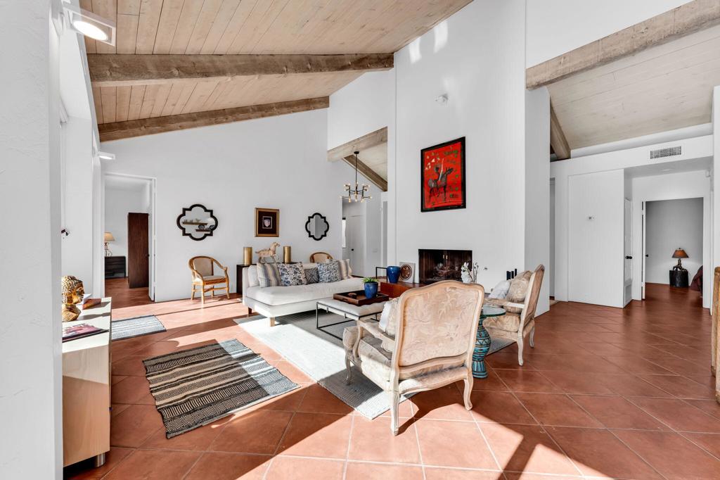 511 Desert West Drive