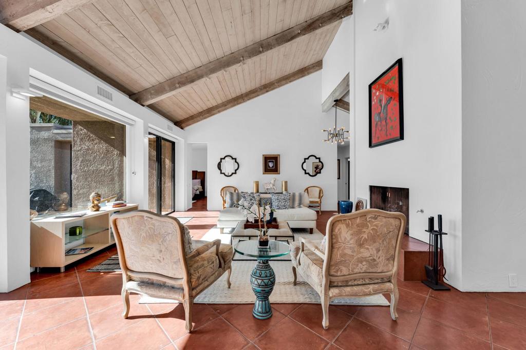 511 Desert West Drive