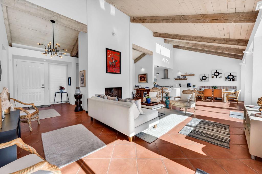 511 Desert West Drive