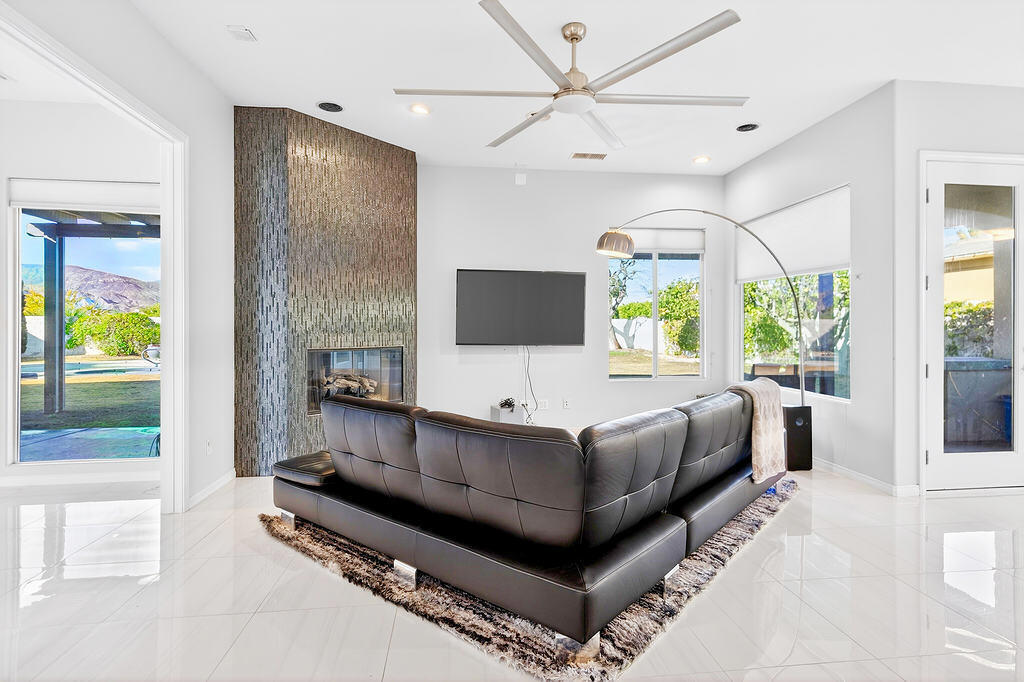 5 Curie Court