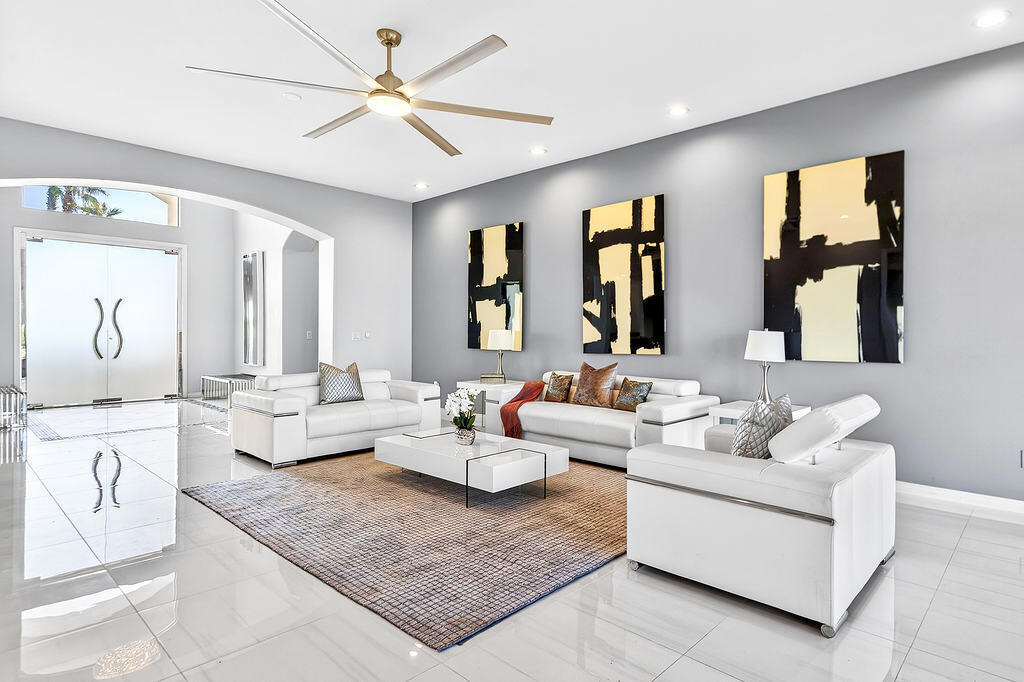5 Curie Court